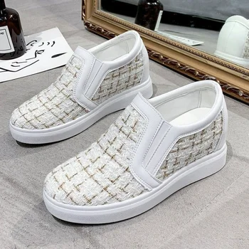 Корейская версия маленьких белых женских туфель 2023 года, Новые тонкие туфли с круглым носком, увеличенные дышащие однотонные повседневные лоферы Женские